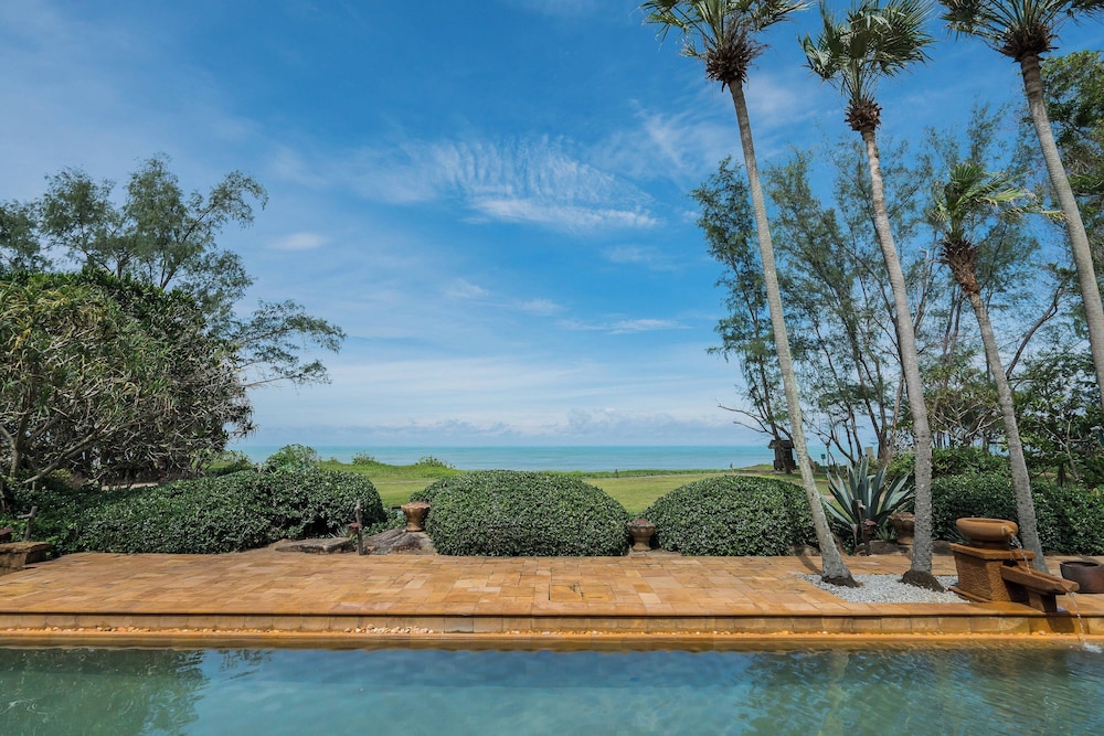 Royal Villa, 2 Bedrooms, Oceanfront - Photo 4