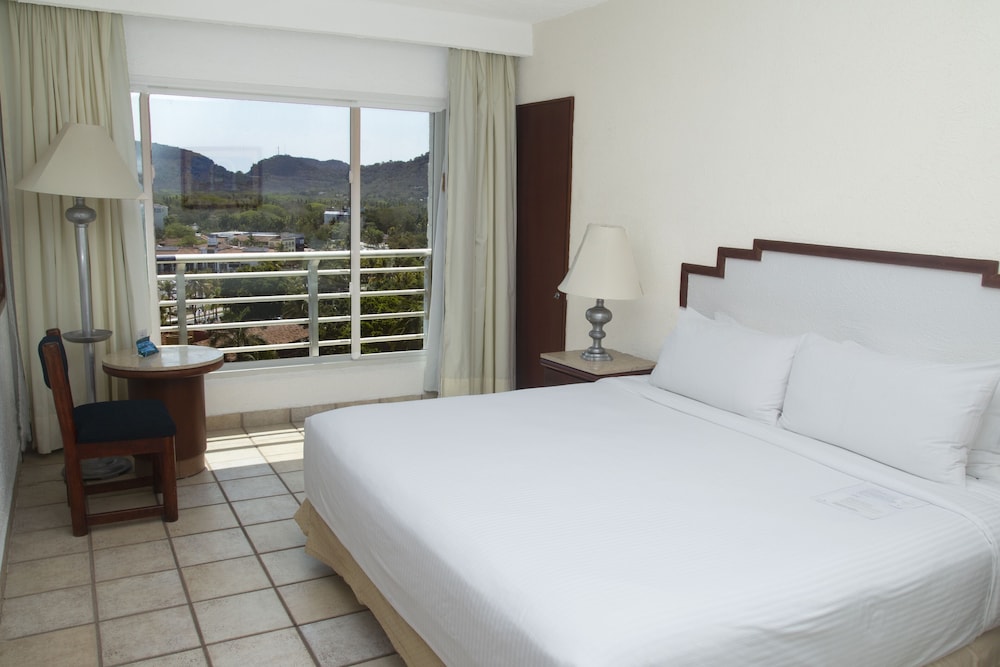 Superior Room, 1 King Bed, Mountain View - Photo 2