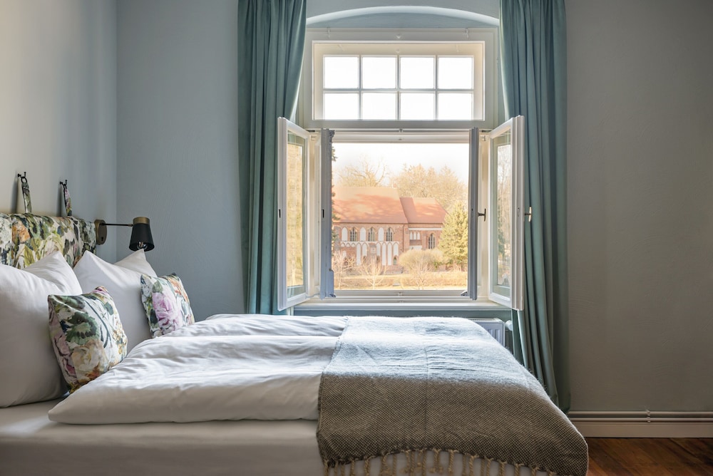 Deluxe Double Room, Garden View photo 2