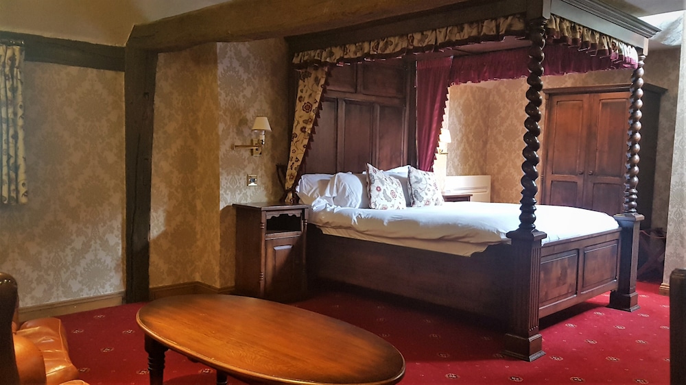 Junior Double Room, 1 King Bed, Ensuite (Bridal Suite) photo 3
