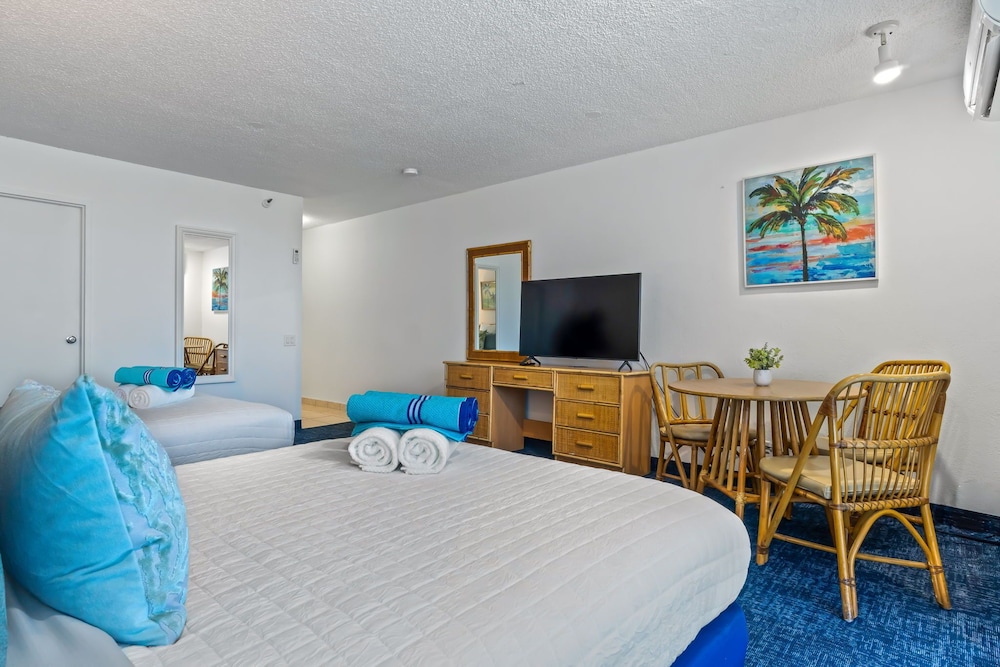 Basic Apartment, Balcony, Partial Ocean View