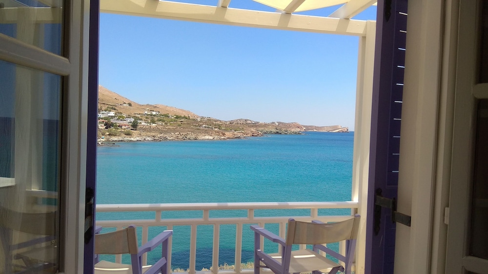 Deluxe Triple Room, Beach View photo 2
