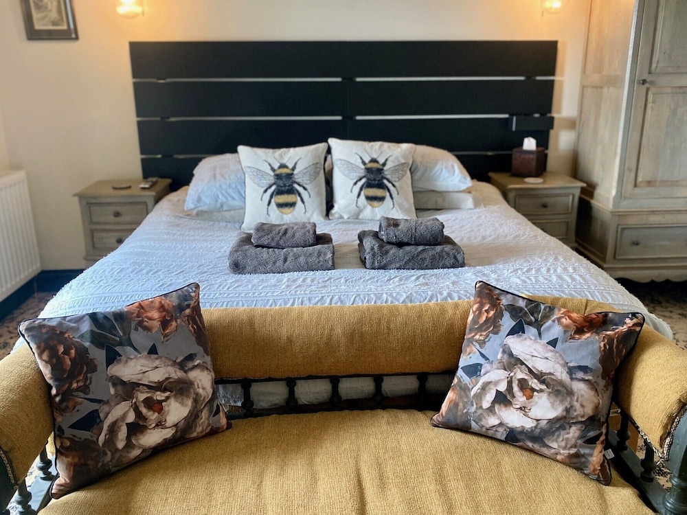 Superior Double or Twin Room (King)