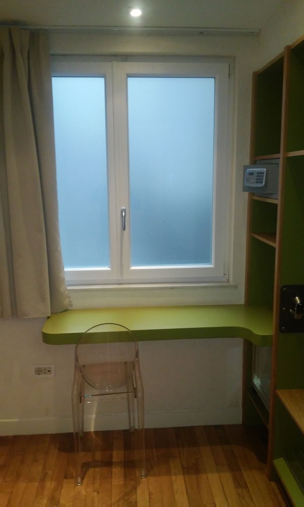 Economy Room, 1 Double or 2 Twin Beds - Photo 5