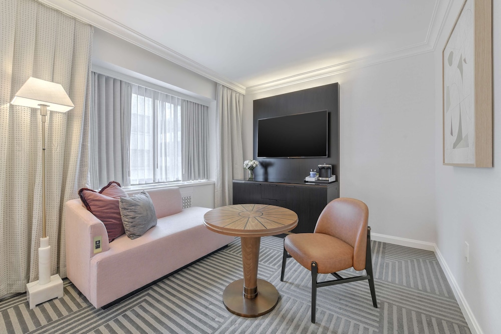Room, 1 Queen Bed, Accessible (Hearing) - Photo 5