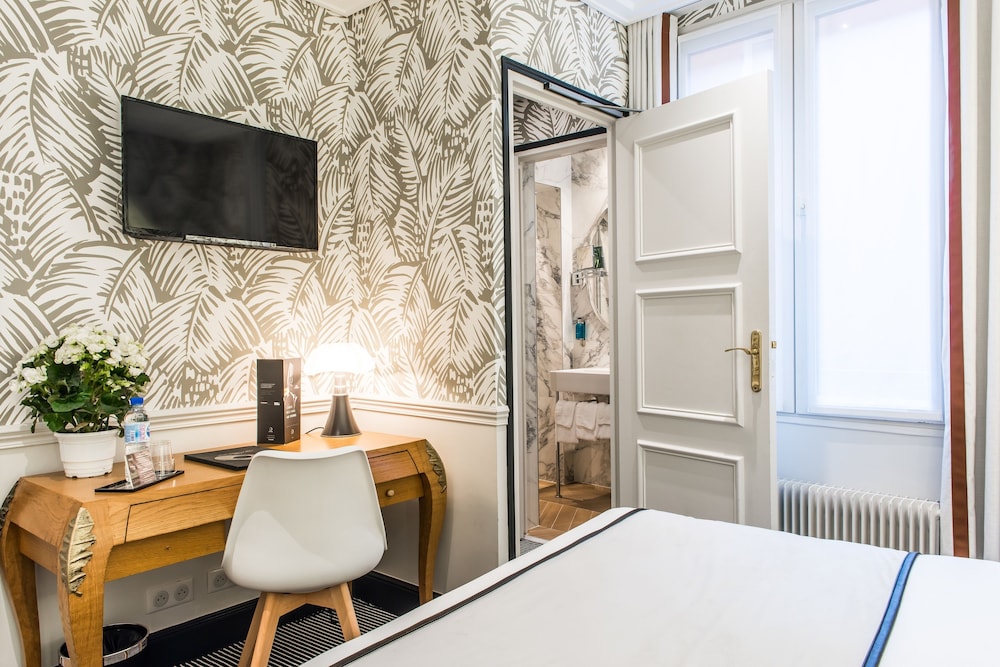 Superior Triple Room photo 3