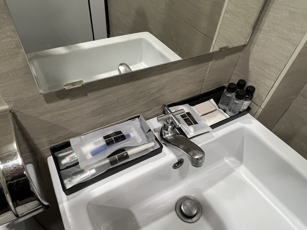Superior Room, 1 King Bed, Non Smoking, Refrigerator - Photo 7