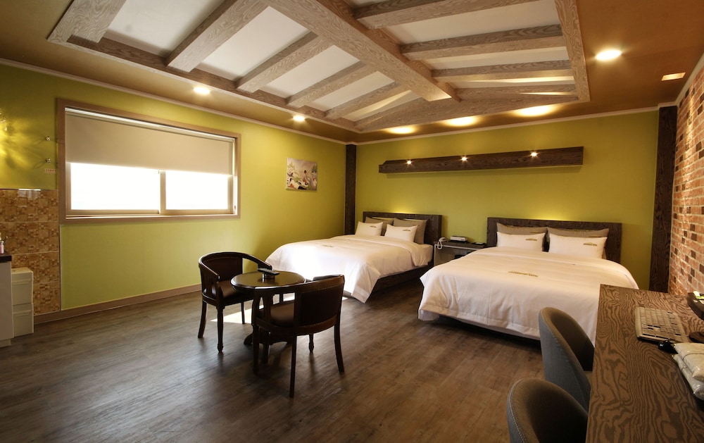Premium Room (Free Netflix, Styler, Air purifier) photo 3