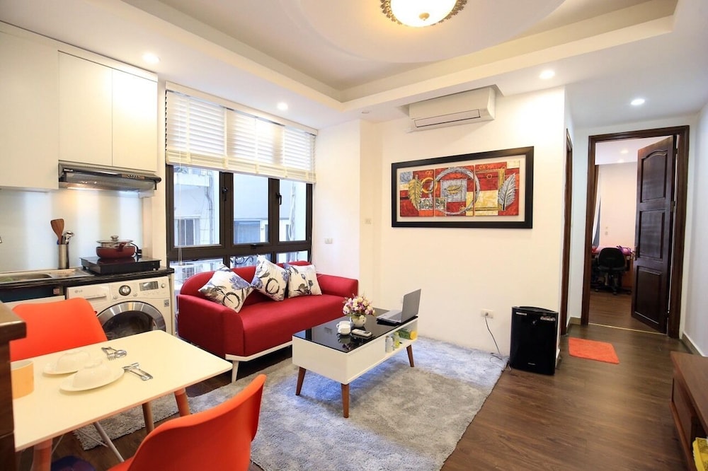 Basic Apartment, City View