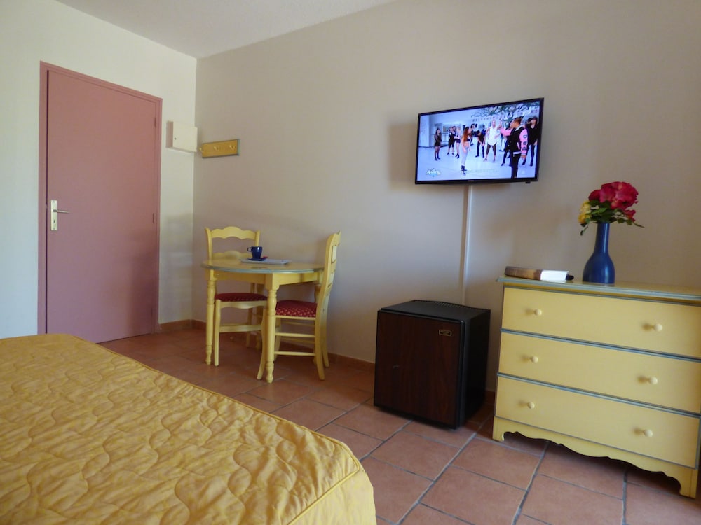 Superior Triple Room, Accessible, Pool Access photo 3