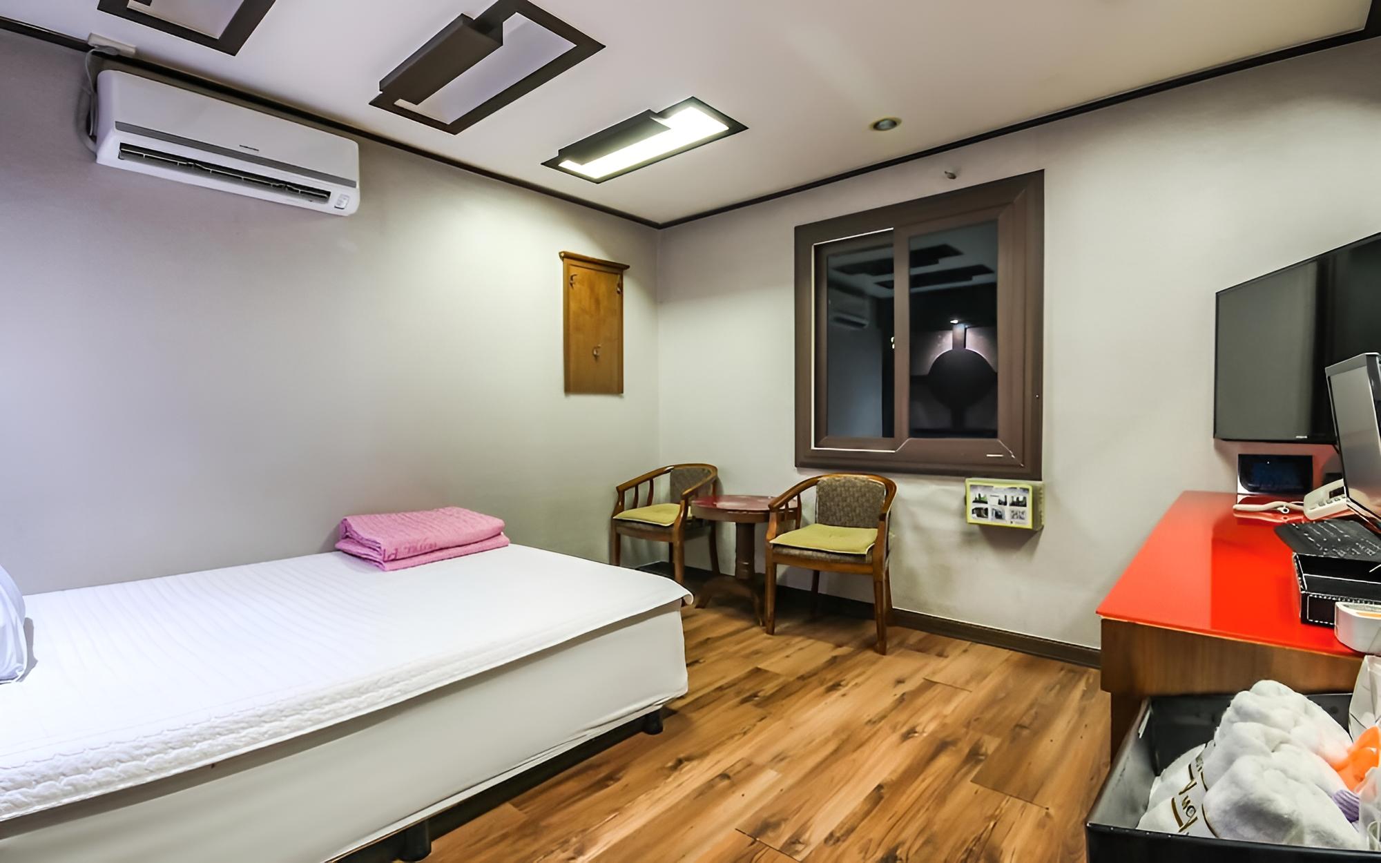 Room (Standard Room) photo 2