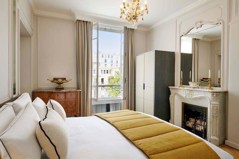 Signature Suite