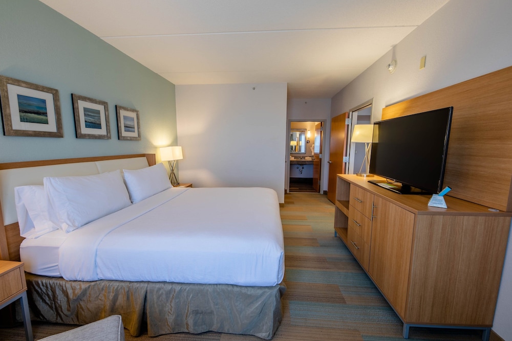 Standard Room, 1 King Bed (Walk-In Shower) - Photo 12