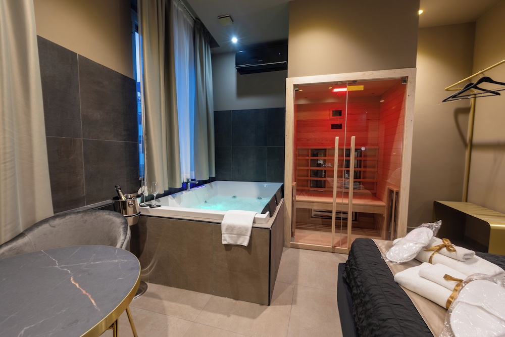 Deluxe Suite photo 2
