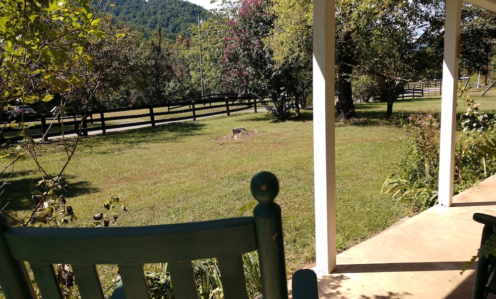Dogwood Cottage - Photo 12