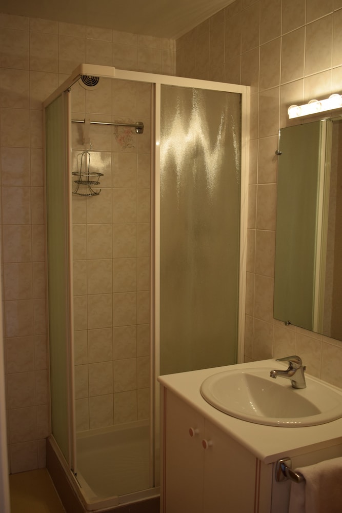 Twin Room, 2 Twin Beds - Photo 7