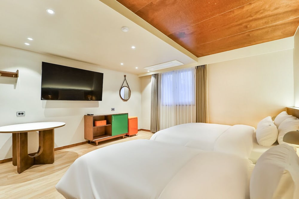 Luxury Twin Room, 2 beds photo 2