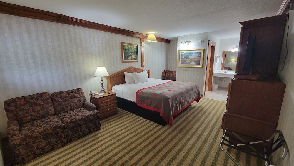 Standard Room, 1 King Bed with Sofa bed, Non Smoking - Photo 4