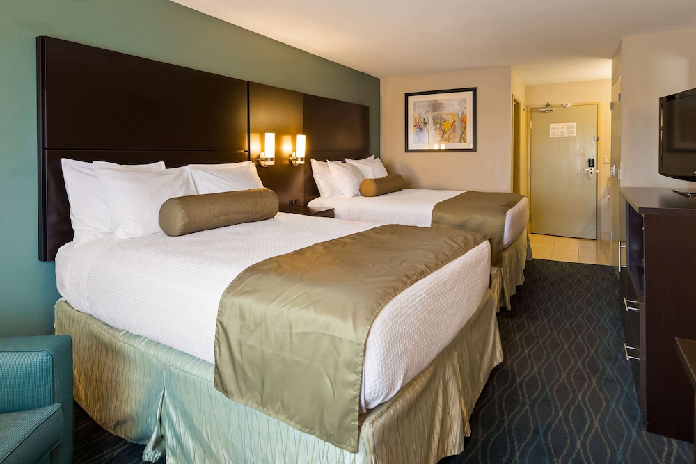 Room, 2 Queen Beds, Non Smoking - Photo 1