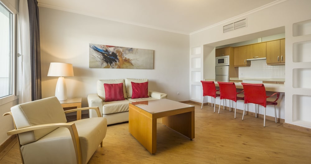 Apartment, 1 Bedroom, Garden Area - Photo 9