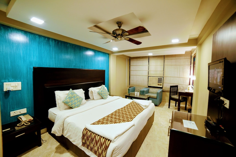 Deluxe Room - Photo 13