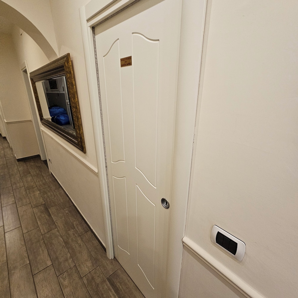 Single Room, 1 Large Twin Bed, Non Smoking photo 3