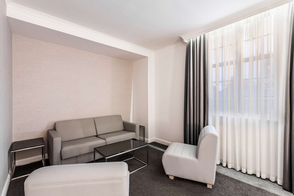 Junior Suite (Cathedral View) - Photo 4