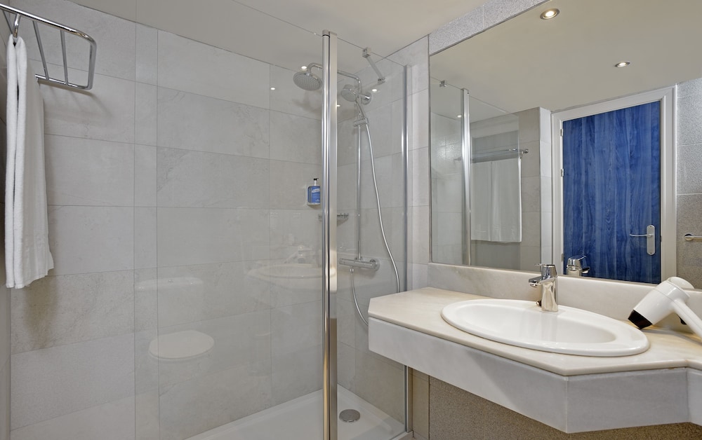 House Sea View Room thumbnail 5
