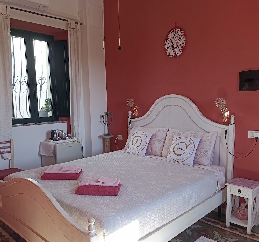 Traditional Double Room (Private External Bathroom)