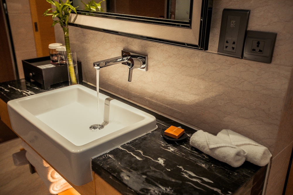 Suite, 1 Bedroom (with Living and Dining Area) photo 2