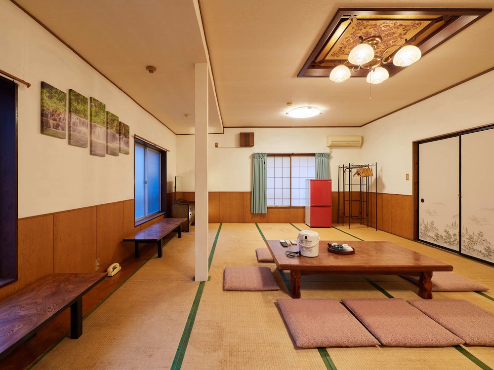 Traditional Room, Smoking, Shared Bathroom
