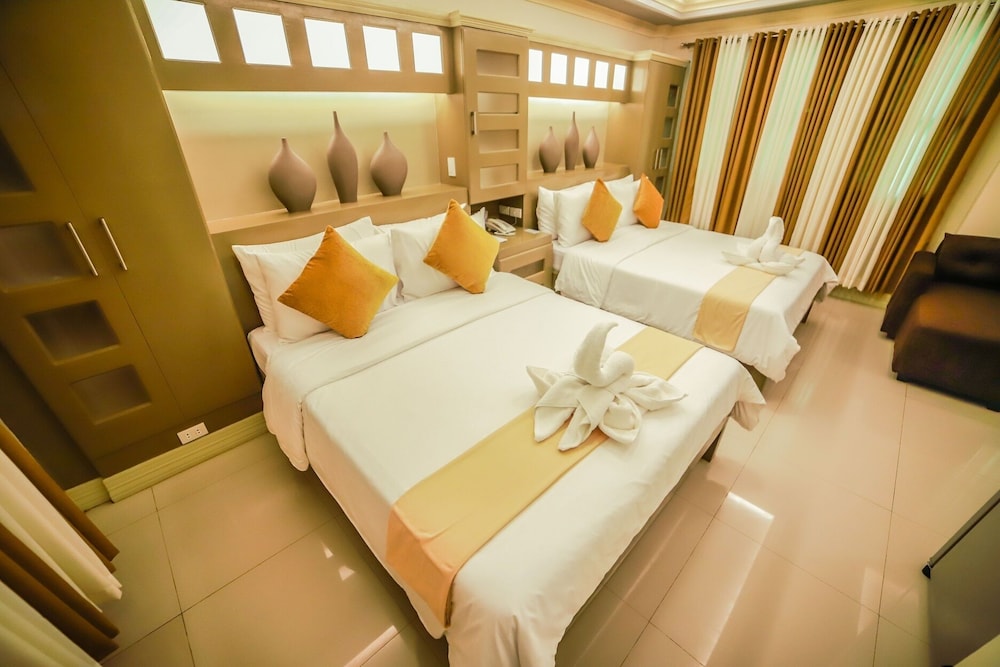 Family Suite, 2 Queen Beds photo 3