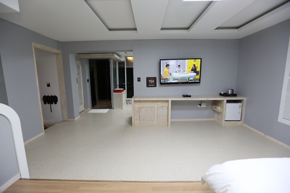 Deluxe Family Room photo 3