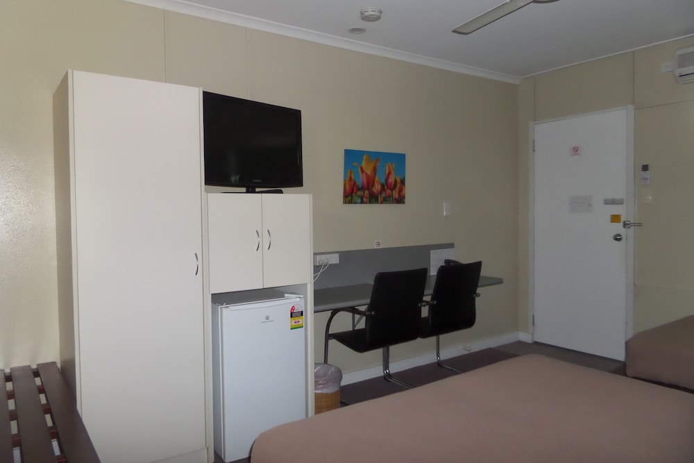 Standard Suite (twin share) photo 2