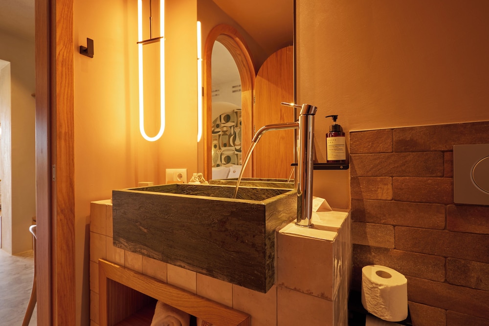Junior Suite with Plunge Pool - Photo 14
