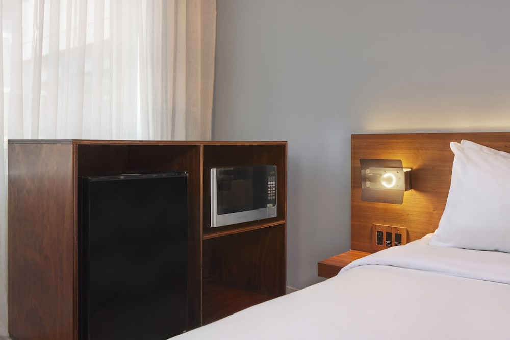 Room, 1 King Bed photo 3
