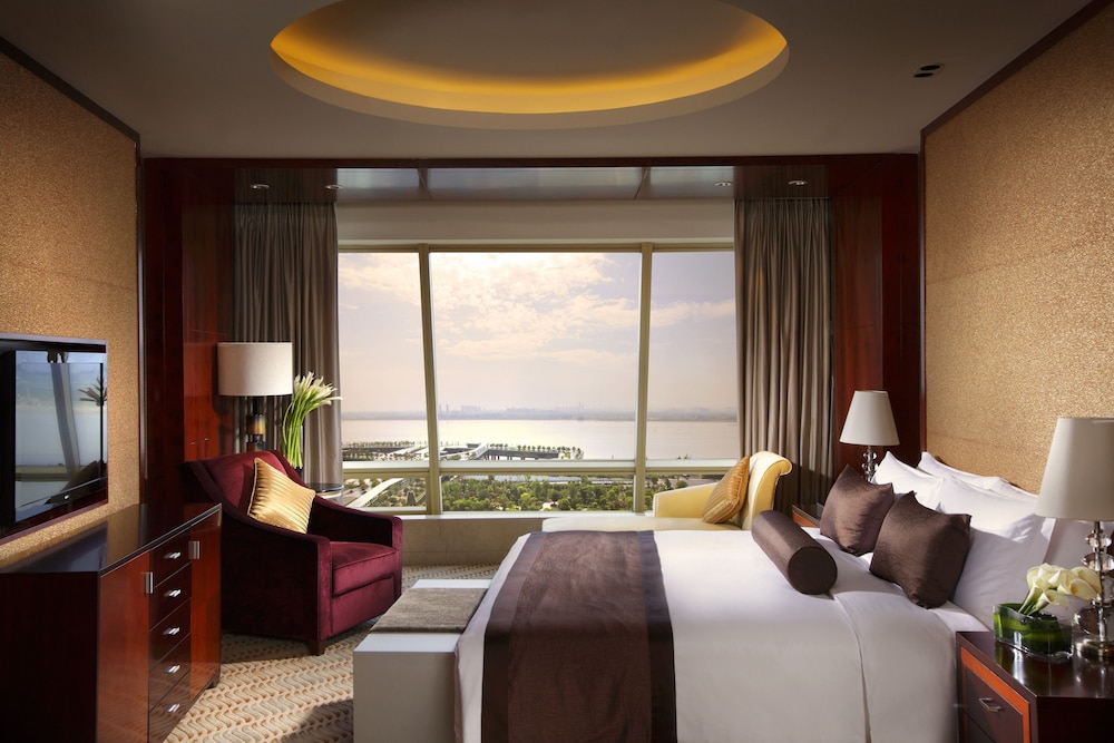 Premium Room, 1 King Bed, Accessible, River View (Upgraded, Club Lounge Access)