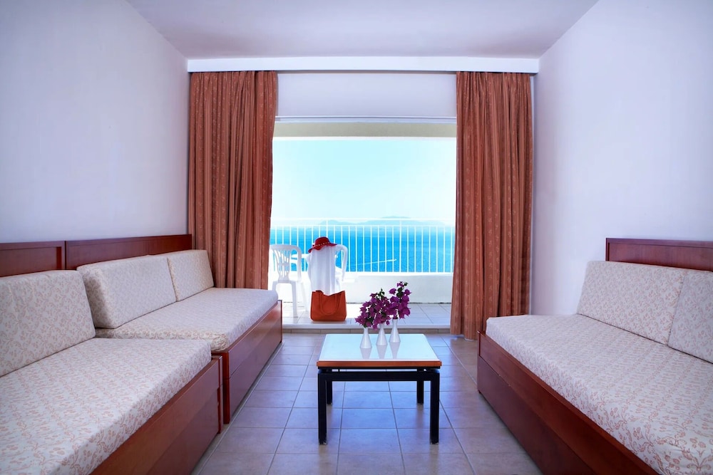 Family Room, Sea View (Large) photo 3