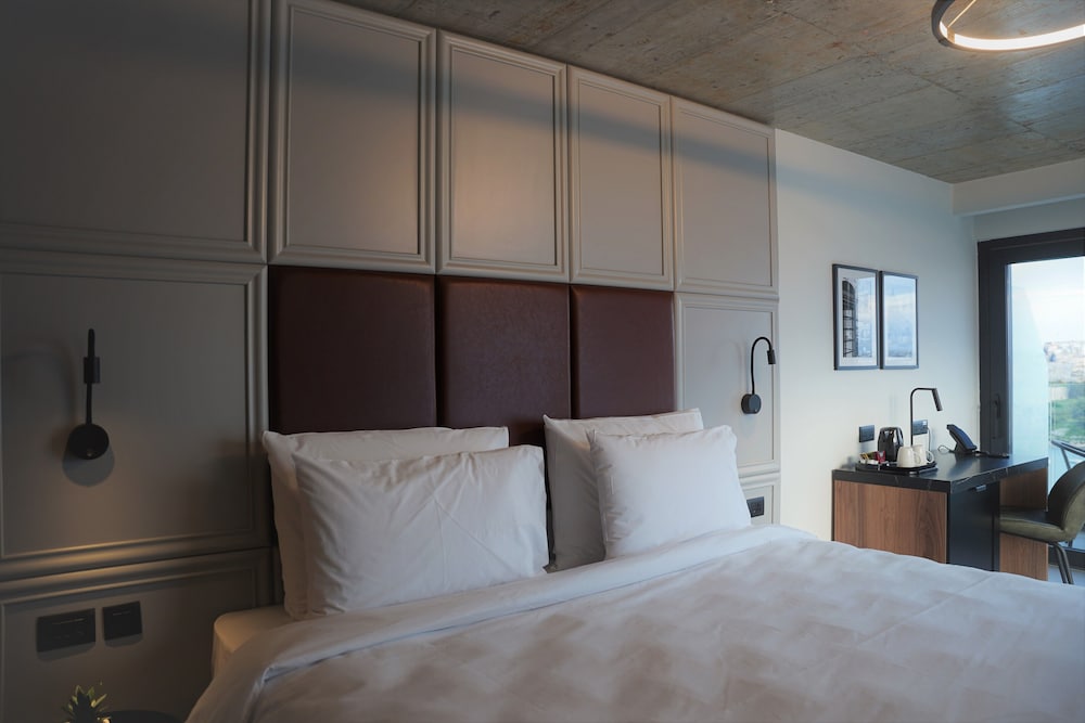 Deluxe Double or Twin Room, Sea View - Photo 5