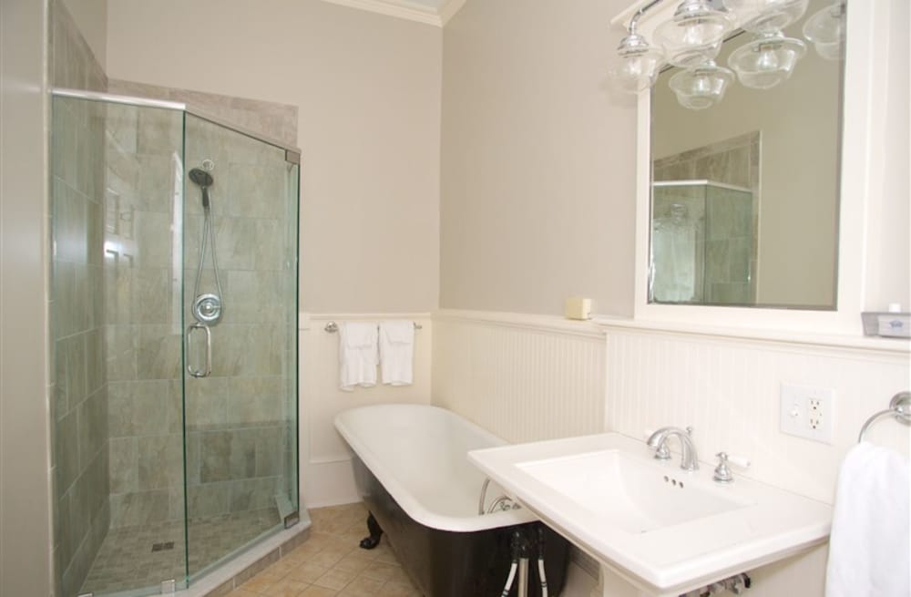 Room, Private Bathroom (5 - Dinsmore) photo 3