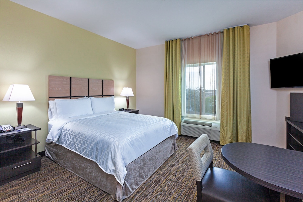 Studio Suite, 1 Queen Bed (Communications)