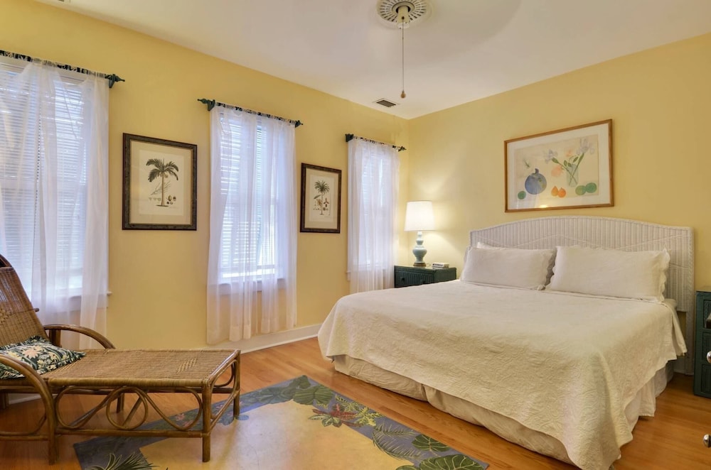 House (2 Bedrooms)