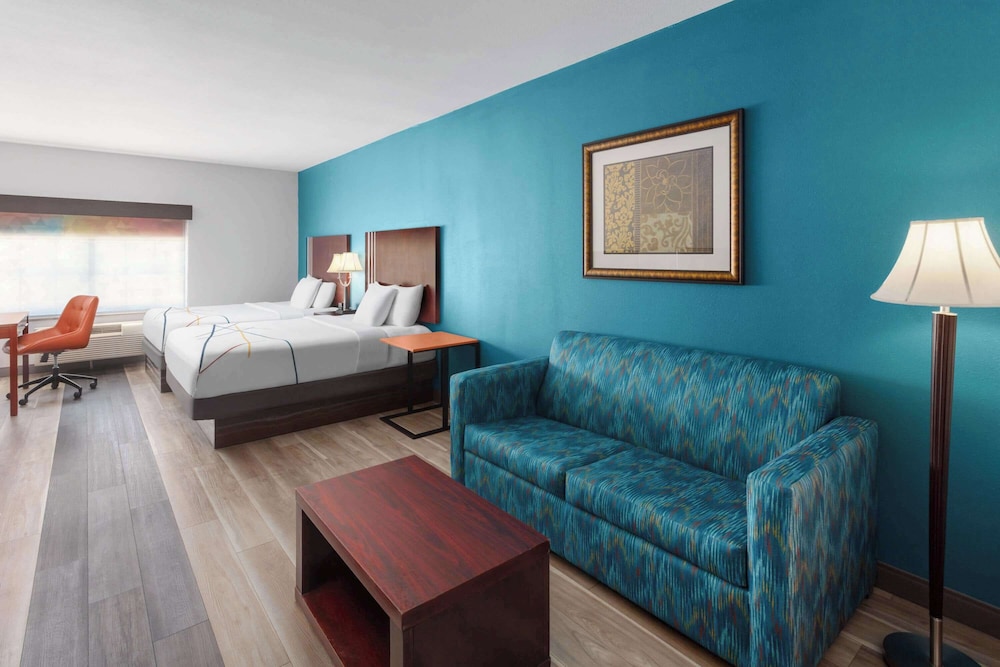 Deluxe Suite, 2 Queen Beds, Non Smoking photo 1