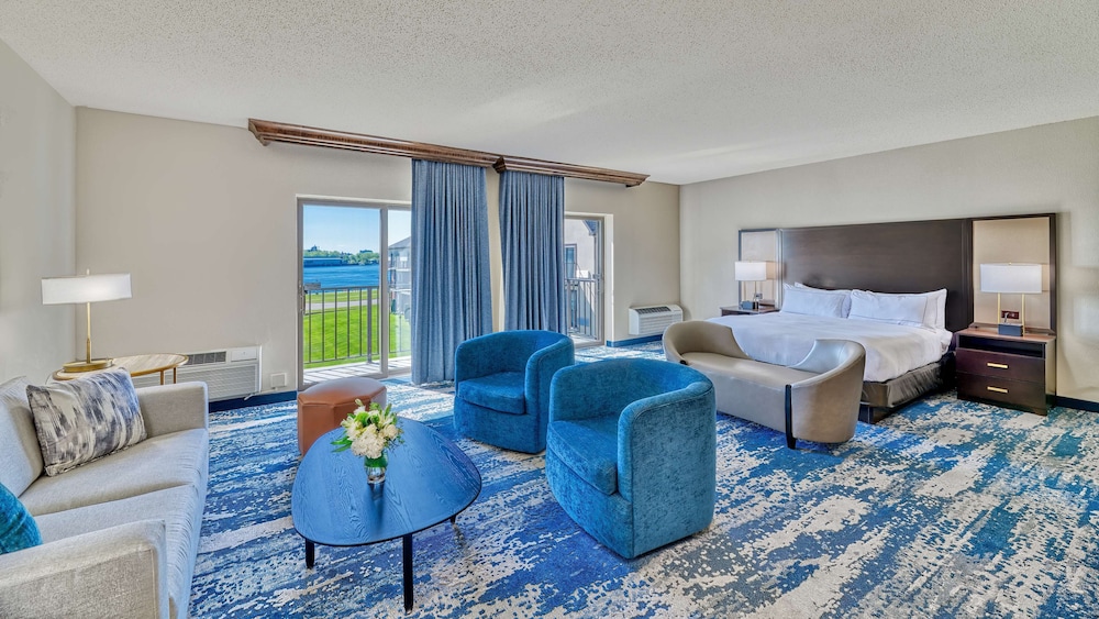 Suite, 1 King Bed with Sofa bed, Balcony photo 2