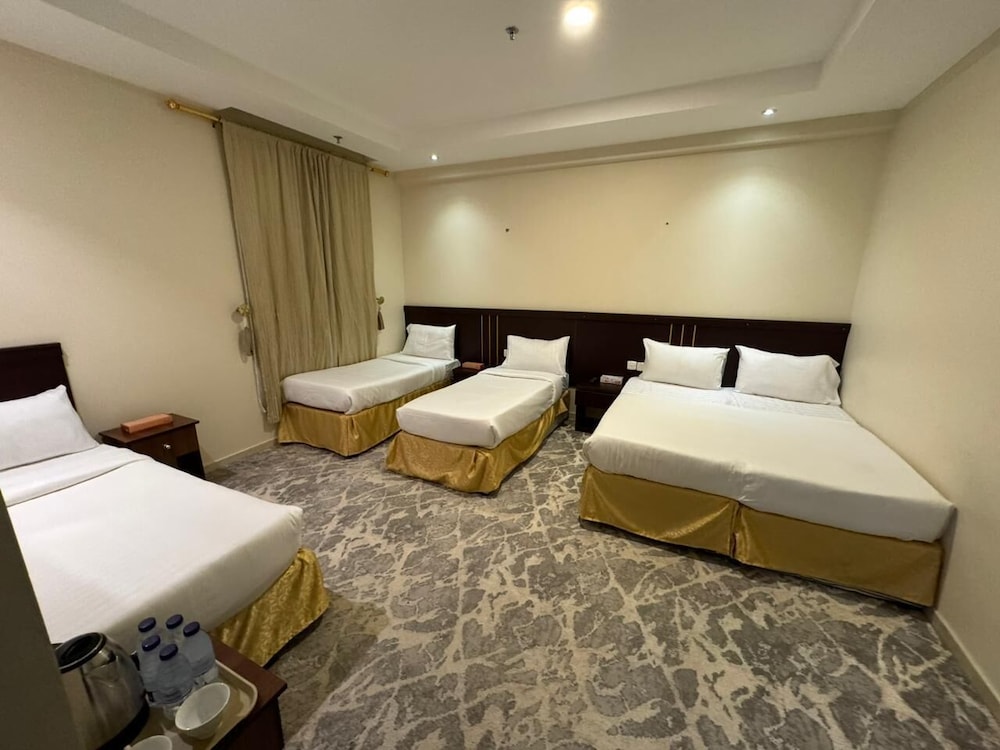 Deluxe Quadruple Room, City View photo 2