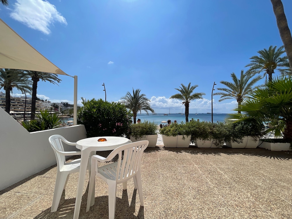Standard Double Room, Sea View - Photo 4
