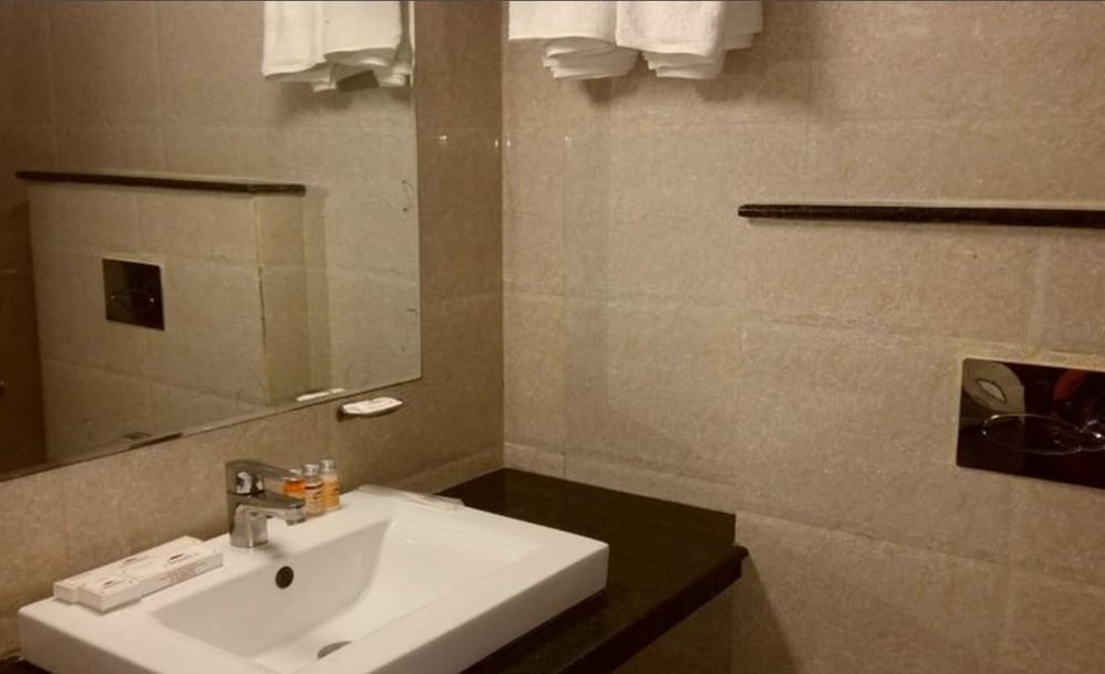 Royal Double Room, 1 Queen Bed, Non Smoking photo 2