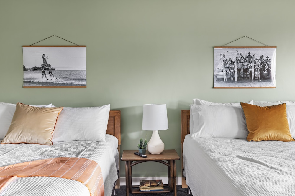 Family Studio Suite, 2 Queen Beds, Kitchenette, Pool View photo 3