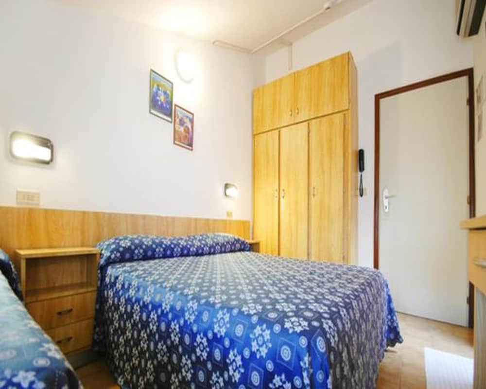 Quadruple Room - Photo 6