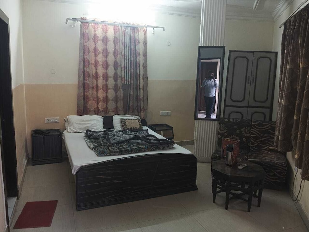 Deluxe Double Room, 1 King Bed, Smoking, City View